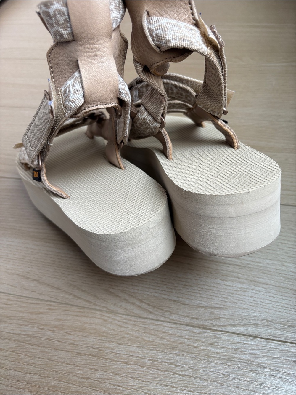 Women's Teva Mevia Flatform Strappy Sandal - Picture 4 of 12